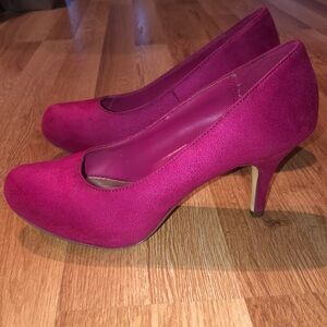 Brash fuchsia platform stilettos size 8 1/2 heel 3 1/4” high